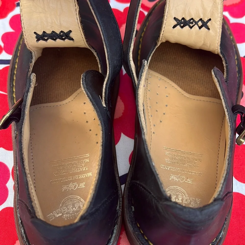 🏴󠁧󠁢󠁥󠁮󠁧󠁿 Vintage Dr. Martens MIE Matte Black T-Strap Mary Jane UK 6